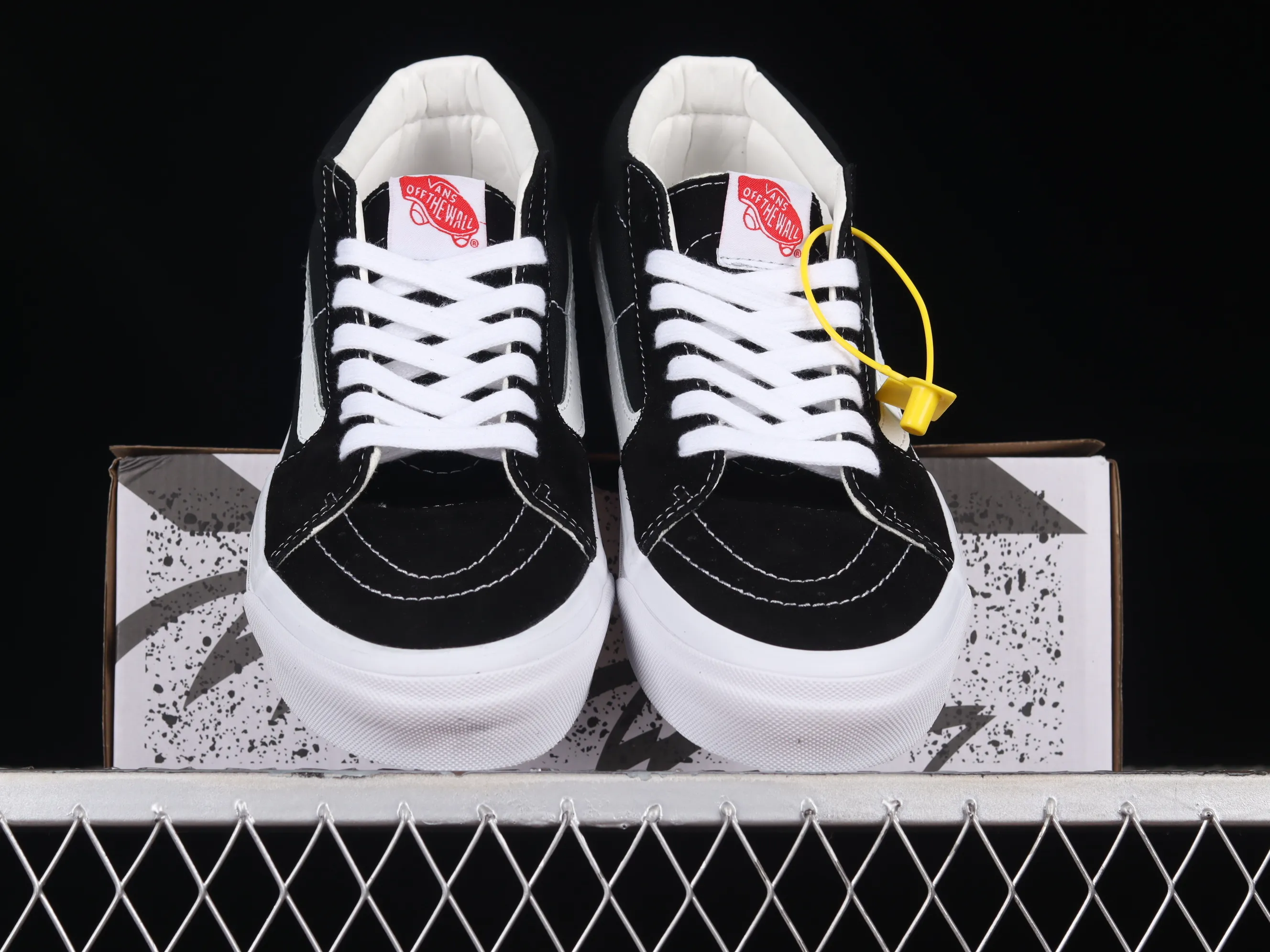 All categories Vans Vans series Vans Mid Vans China Vans Vault OG SK8-Mid Lx Vans high-end branch simple black and white mid-top casual sneakers VN0A4BVCBA2